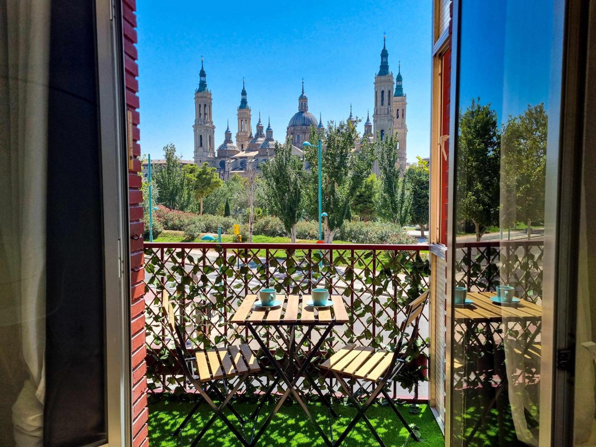 Front Views To El Pilar Comotucasa Zaragoza Exterior photo